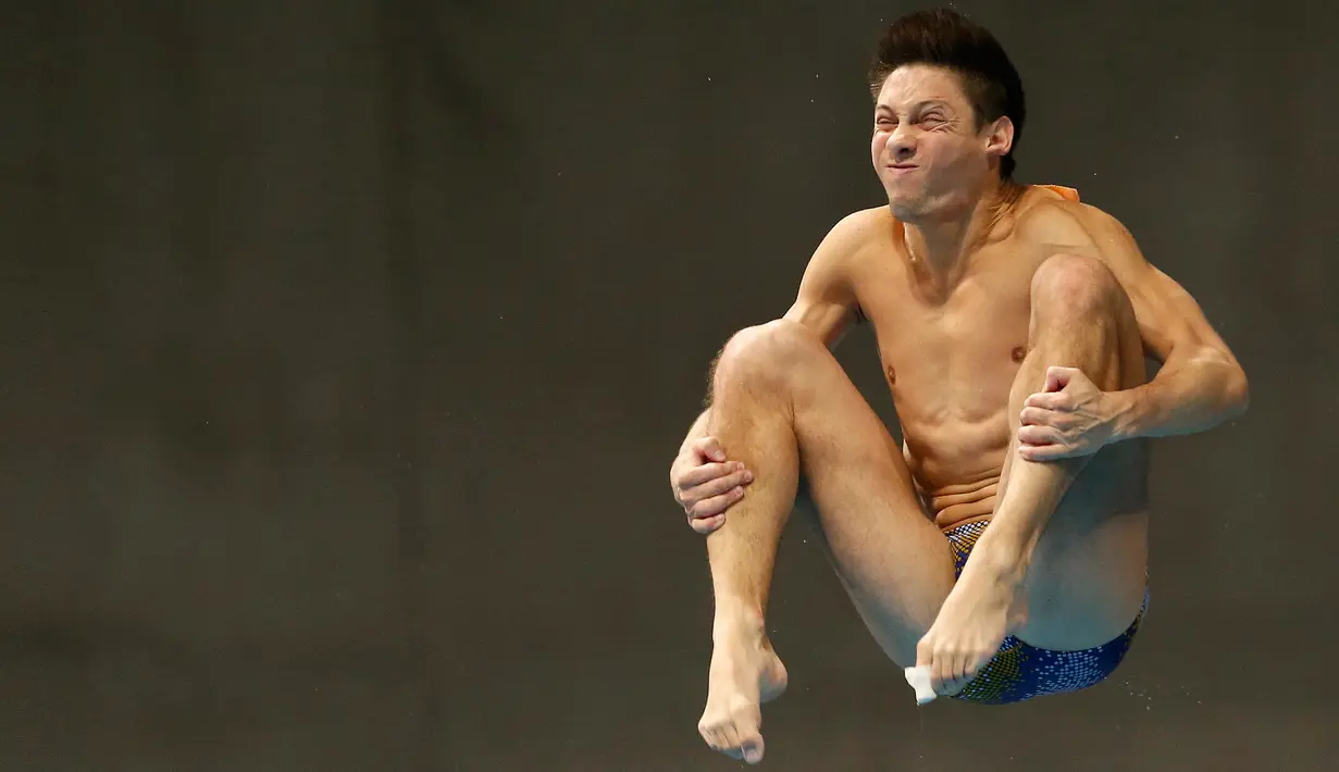 Atlet loncat indah Ukraina, Illya Kvasha tampil dalam final springboard 3 meter putra dalam Kejuaraan Akuatik Dunia di London, Inggris, (13/5/2016). (REUTERS / Andrew Boyers)