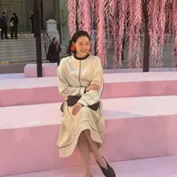 Tampilan Kim Go Eun saat Hadir di Fashion Show Haute Couture Chanel Paris. [@ggonekim]