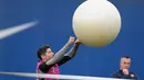 Penyerang Barcelona asal Polandia Robert Lewandowski menghadiri sesi latihan bersiap menjamu Inter Milan pada matchday 4 Grup C Liga Champions di tempat latihan Joan Gamper di Sant Joan Despi, Selasa (11/10/2022). Barcelona dan Inter sama-sama kehilangan beberapa pemain pentingnya akibat cedera. (Photo by Josep LAGO / AFP)