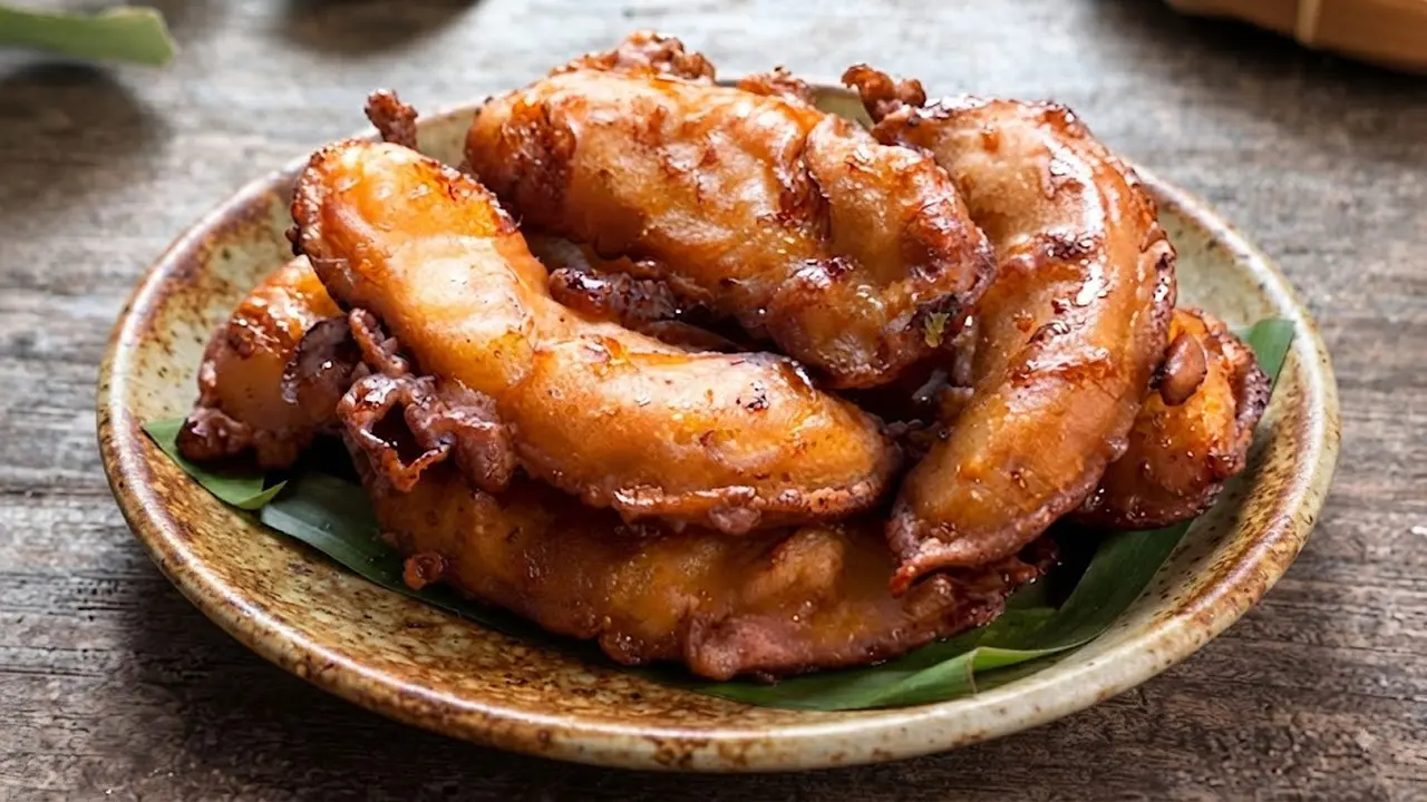 Olahan pisang yang cocok jadi teman minum kopi sore yakni pisang goreng madu