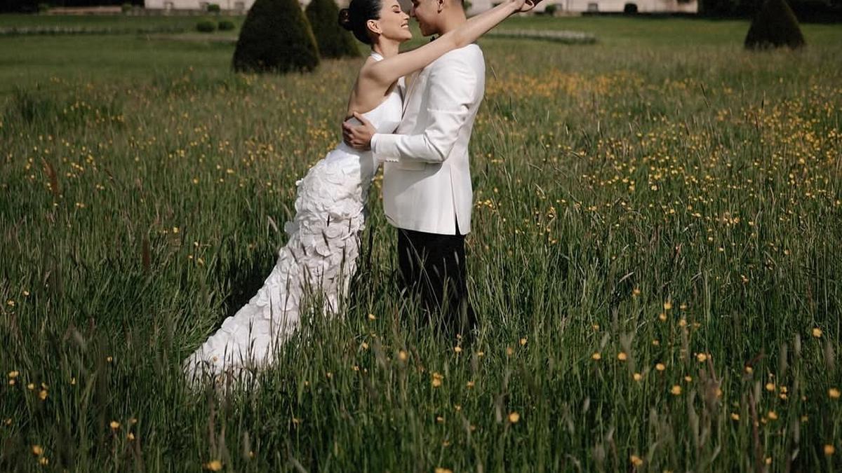 Gaya Klasik Romantis Alyssa Daguise dan Al Ghazali Prewedding di Paris, Pancarkan Vibes ala Royal Couple