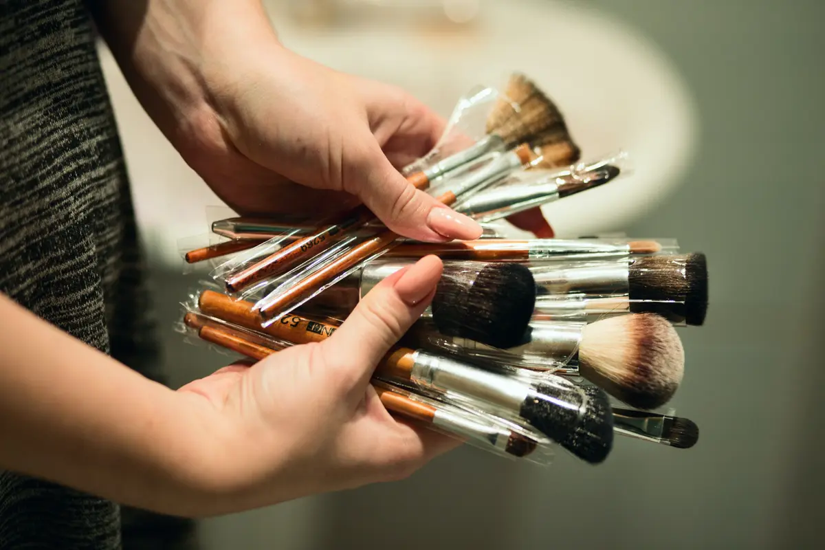 Jenis Brush Makeup yang Wajib Dibawa saat Traveling