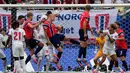 Pemain Norwegia Erling Haaland menyundul bola selama pertandingan perempat final Piala Dunia sepak bola antara Norwegia dan Inggris di Miami Gardens, Florida, Sabtu, 11 Juli 2026. (AP Photo/Chris Carlson)