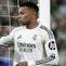 Penyerang Real Madrid asal Prancis bernomor punggung 10, Kylian Mbappe, mengontrol bola selama pertandingan Liga Spanyol antara Real Betis dan Real Madrid CF di stadion La Cartuja di Sevilla pada 25 April 2026. (CRISTINA QUICLER/AFP)