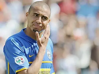 Juventus' French forward David Trezeguet reacts after a missed goal during Siena vs Juventus italian Serie A football match at Artemio Franchi stadium in Siena on May 4, 2008.  AFP PHOTO / Alberto Pizzoli