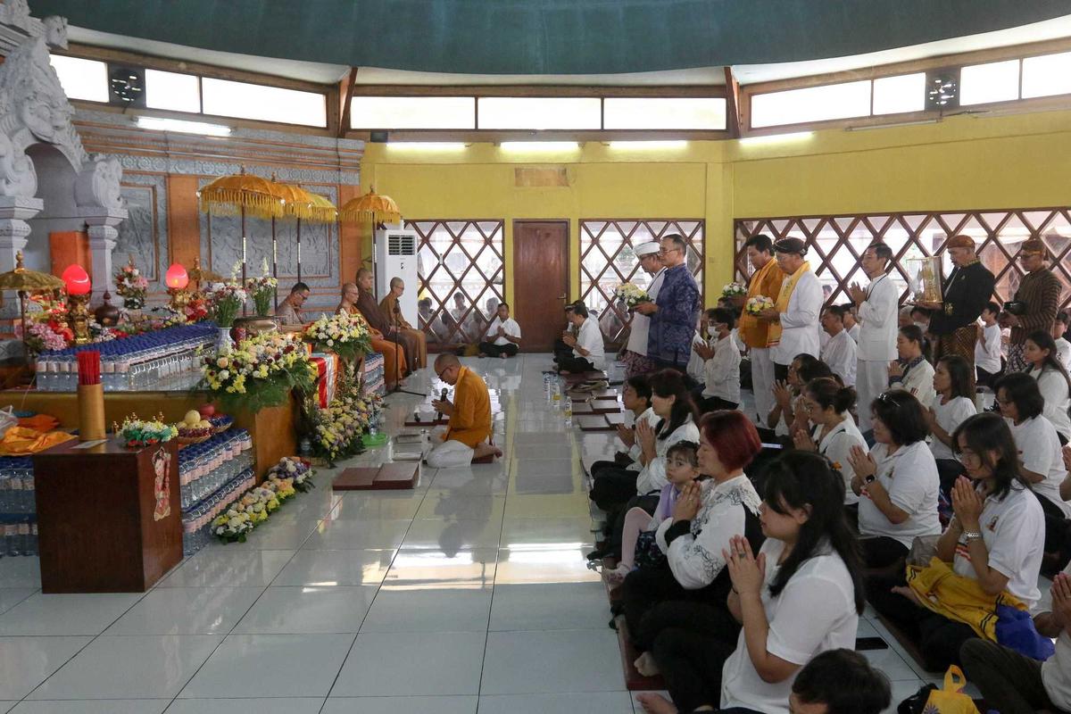 Perayaan Waisak di Taman Mini Indonesia Indah