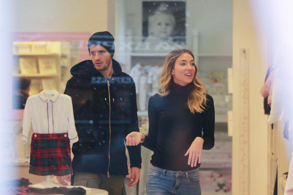 Striker Chelsea, Alvaro Morata, bersama sang istri, Alice Campello (Eka Setiawan)