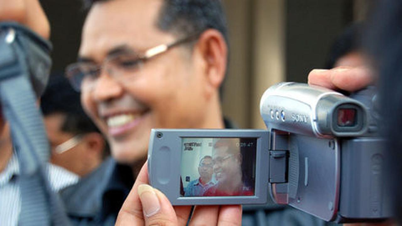 Meringankan beban pemerintah daerah