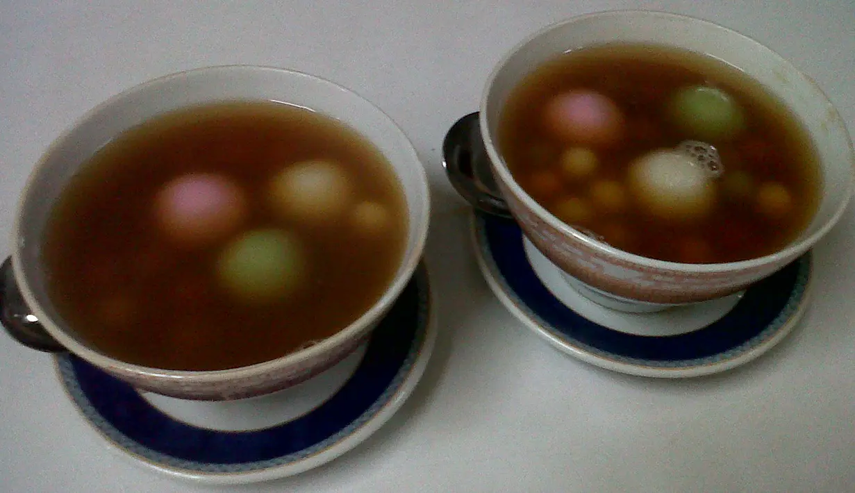 Anda bisa mencoba minuman hangat yang sehat saat momen Lebaran seperti wedang ronde. Minuman ini merupakan minuman khas yang tidak hanya menyegarkan tetapi juga dapat menghangatkan perut. (Istimewa)