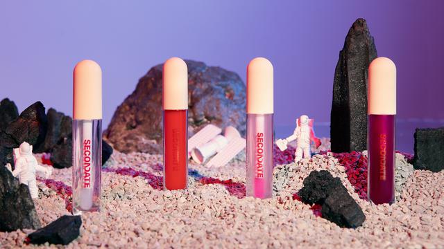 Lip gloss yang merawat agar bibir tidak kering/dok. SECONDATE Beauty