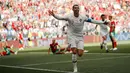 Penyerang Portugal, Cristiano Ronaldo berselebrasi usai mencetak gol ke gawang Maroko pada lanjutan grup B Piala Dunia 2018 di Stadion Luzhniki di Moskow, Rusia (20/6). Ronaldo telah mencetak 4 gol selama turnamen ini. (AP Photo / Francisco Seco)