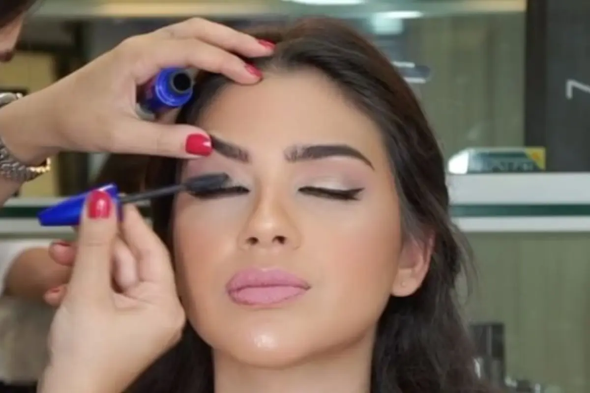 Cewek Suka Makeup, Wajib Kepoin Tutorial Beauty Vlogger Ini