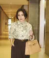 Perpaduan warna earth tone yang ia pilih memberi kesan hangat, tenang, sekaligus elegan untuk tampilan sehari-hari. [@prillylatuconsina96].