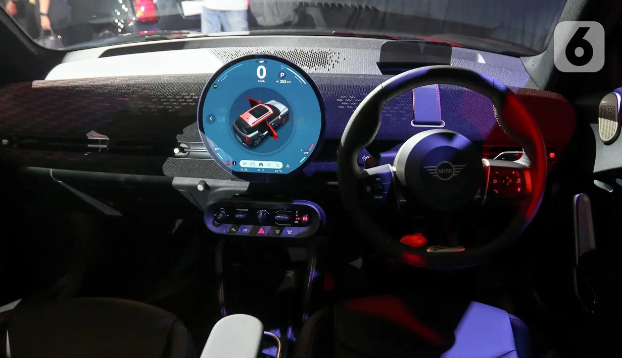 Untuk dua mobil listrik MINI yakni JCW E dan JCW Aceman dibekali motor dengan tenaga 258 dk dan torsi 350 Nm. (Liputan6.com/Herman Zakharia)
