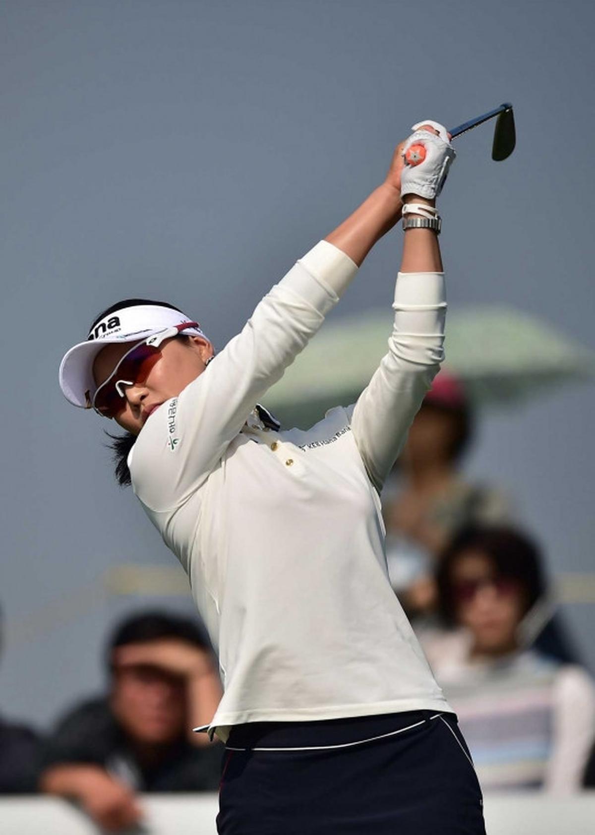 Aksi pegolf cantik di kejuaraan LPGA KEB Hana Bank