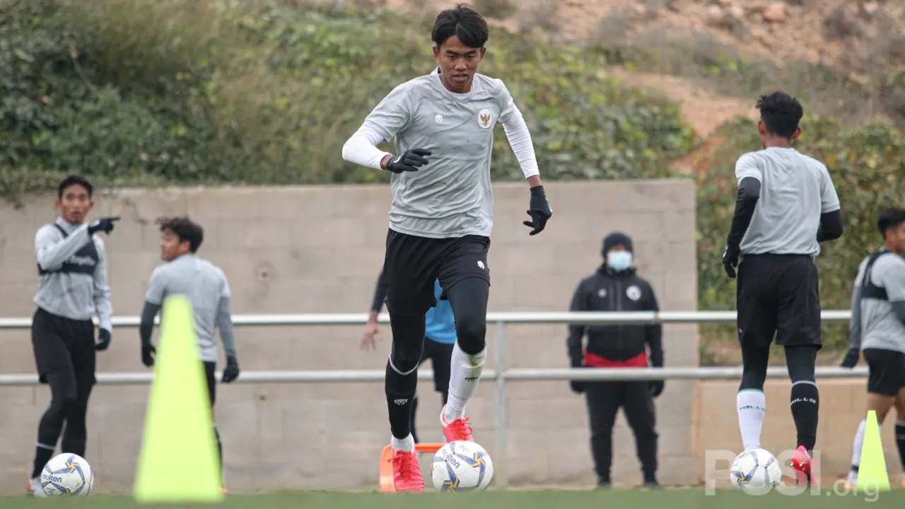Bek Timnas Indonesia  U-19, Kakang Rudianto, ketika mengikuti pemusatan latihan di Spanyol.