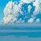 Kolom Abu Erupsi Anak Krakatau Menjulang Terlihat dari Pesawat