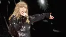 Taylor Swift  tampil dalam balutan hitam saat konser 11 May lalu. (IMAGESPACE/REX/SHUTTERSTOCK/HollywoodLife)
