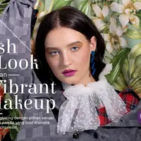 Tampil glowing dengan pilihan variasi makeup palette yang bold dramatis. Instant chicness! ​