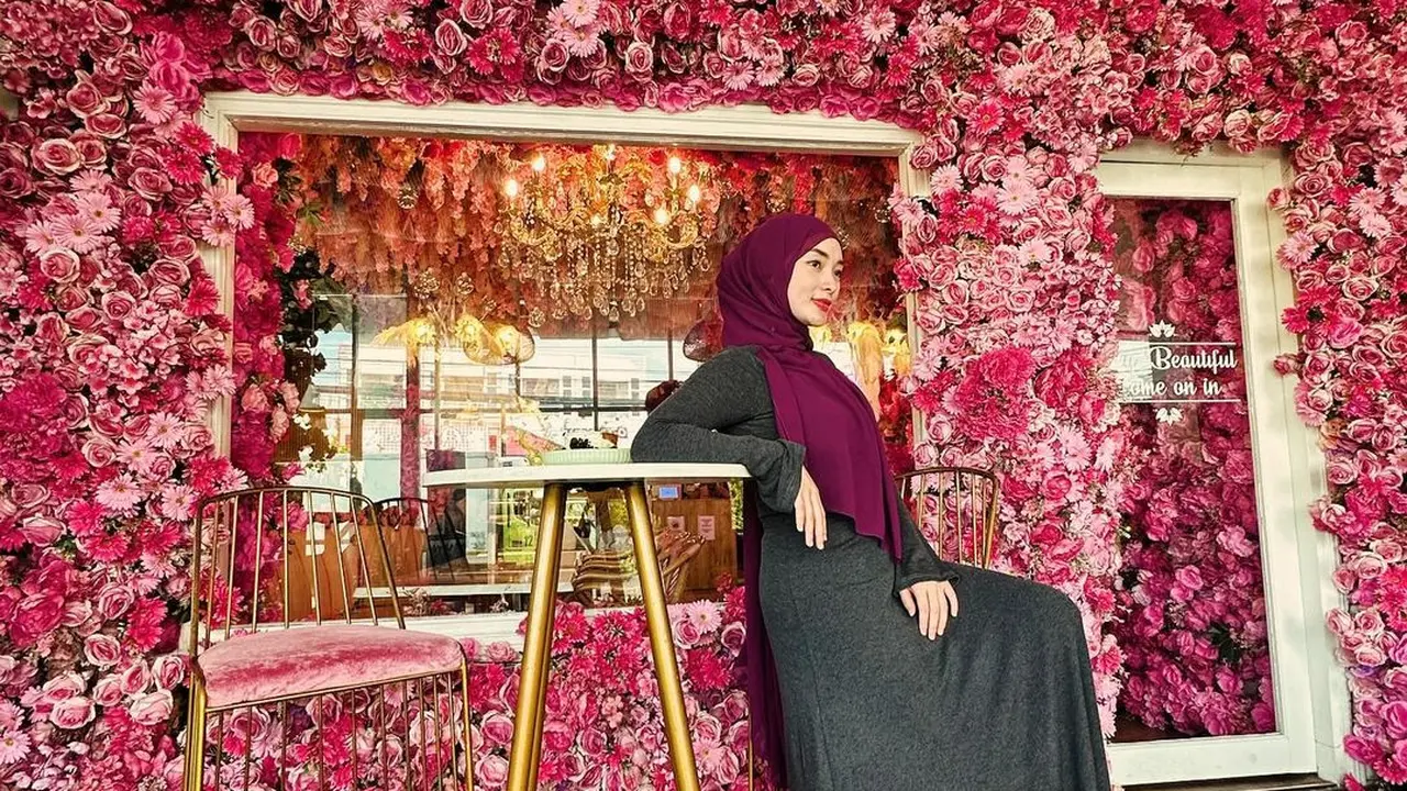 Zaskia Gotik berhijab [Instagram/zaskia_gotix]
