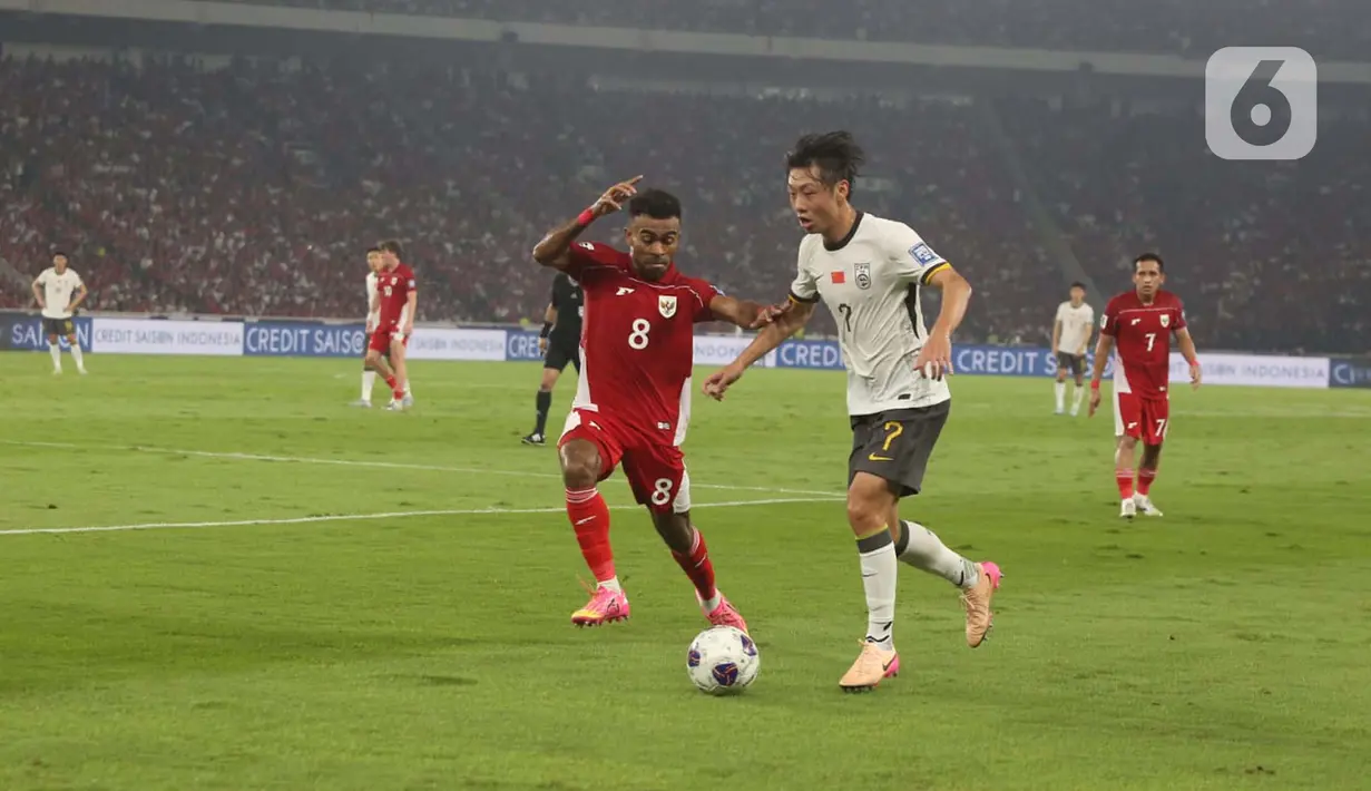 Indonesia mencoba melalui Ricky Kambuaya, sementara China lewat Wang Yudong. Namun, usaha mereka sama-sama melebar. (Liputan6.com/Angga Yuniar)