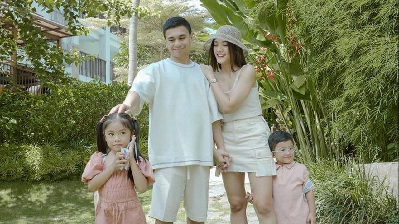 Postingan Anissa Aziza langsung banjir komentar dari netizen. Mereka salfok dengan potret Alea yang makin cantik.<br>