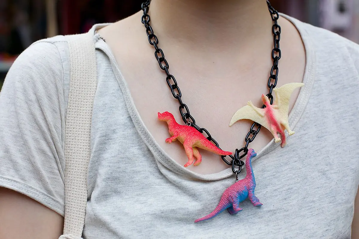 13 Kalung Ini Bikin Para Pecinta Dinosaurus Iri 'To the Max'