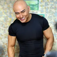 "Jadi dilaporkan nya kan tgl 16 sore... nah tgl 16 jam 3 pagi nya saya kan bikin prediksi... Artinya? IM STILL A GREAT MENTALIST!!! Maaf Pak @marioteguh saya tag #OKBRO," tulis Deddy sebagai keterangan foto yang diunggahnya. (Nurwahyunan/Bintang.com)