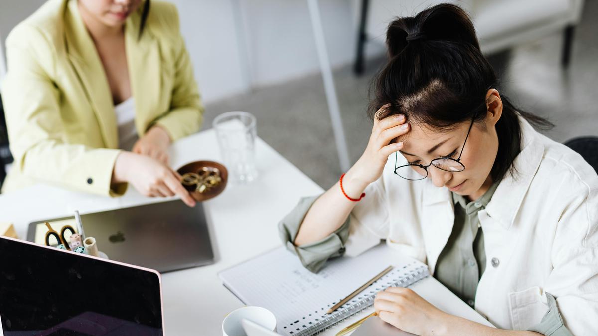7 Cara Atasi Stres akibat Overwork, Jangan Sampai Terlambat!