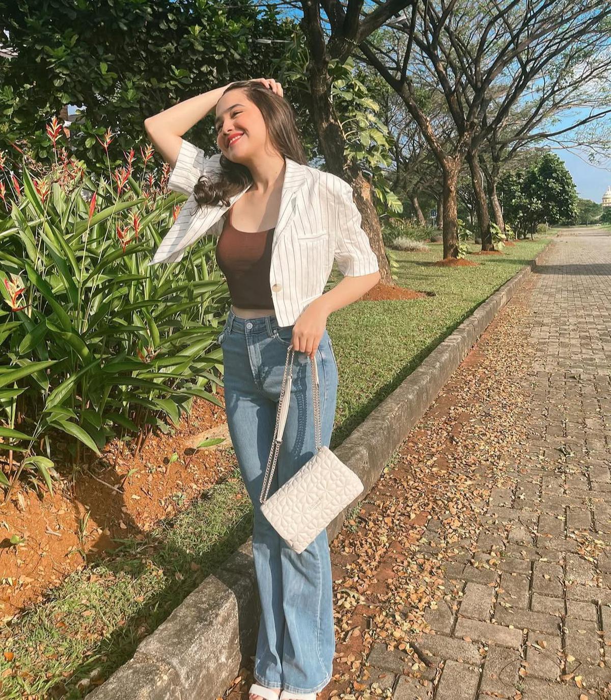 Cantik dan Stylish , Potret Outfit Syifa Hadju dengan Gaya Casual di Berbagai Momen Santai