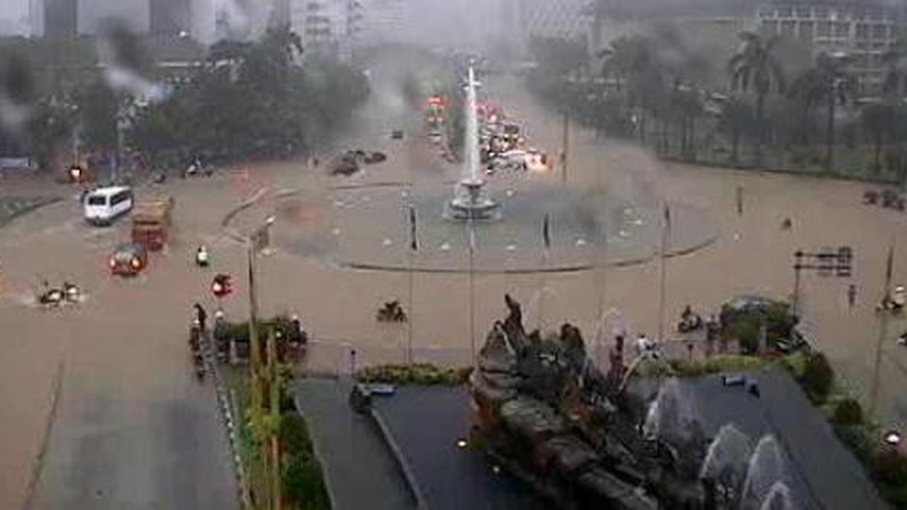 Meski banjir, jaringan Indosat diklaim masih lancar