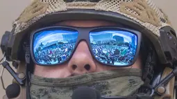Demonstran memadati jalan-jalan, taman-taman, dan alun-alun di seluruh Amerika Serikat (AS) pada Sabtu (14/6/2025) untuk memprotes Presiden Donald Trump. (RINGO CHIU/AFP)