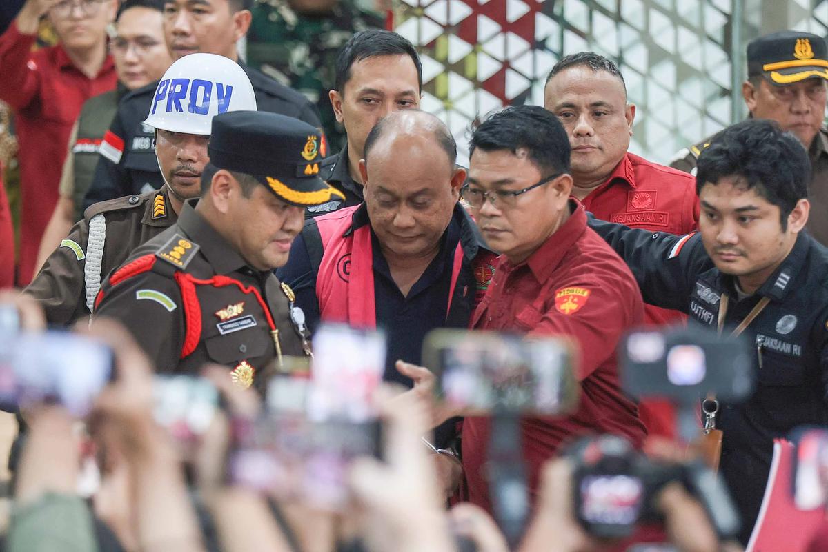 FOTO: Tiga Eks Pimpinan BGN Ditahan dalam Kasus Dugaan Korupsi Program MBG