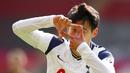 1. Son Heung-Min (Tottenham Hotspur) - Pemain asal Korea Selatan itu mencetak quat-trick saat menggasak Southampton dengan skor 5-2. Torehan empat gol langsung membuatnya bertengger di puncak daftar topskor sementara Liga Inggris. (Cath Ivill/Pool via AP)
