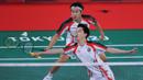 Pasangan Indonesia kewalahan menghadapai pasangan Malaysia hingga Kevin Sanjaya banting raketnya. Akhirnya pasangan peringkat satu dunia ini harus tunduk oleh Chia/Soh dengan skor  21-17. (Foto: Dok. NOC Indonesia)