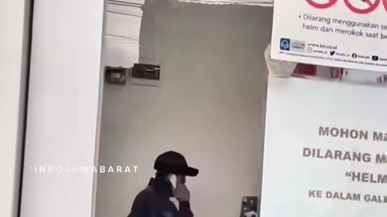 Peristiwa ini berawal ketika pelaku mendatangi gerai ATM tersebut pada Jumat (8/3) sekira pukul 15.30 WIB.<br>
