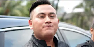 Tidak hadir di mediasi sidang pertamanya, Nassar lebih memilih pekerjaanya. Menurutnya, persidangan akan lancar saja tanpa kehadirannya.