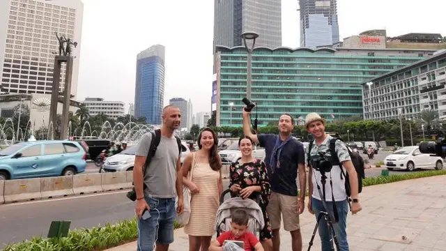Enam traveller/social media influencer asal Turki menjelajahi keragaman wisata serta kebudayaan Tanah Air. (Dokumentasi KBRI Ankara)