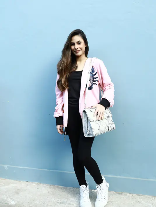 Valerie akan melanjutkan kuliahnya mengambil jurusan Act and Humanities. Alasan memilih jurusan Act and Humanities, lantaran kekasih Brandon Salim itu suka dengan dunia akting. (Galih W. Satria/Bintang.com)