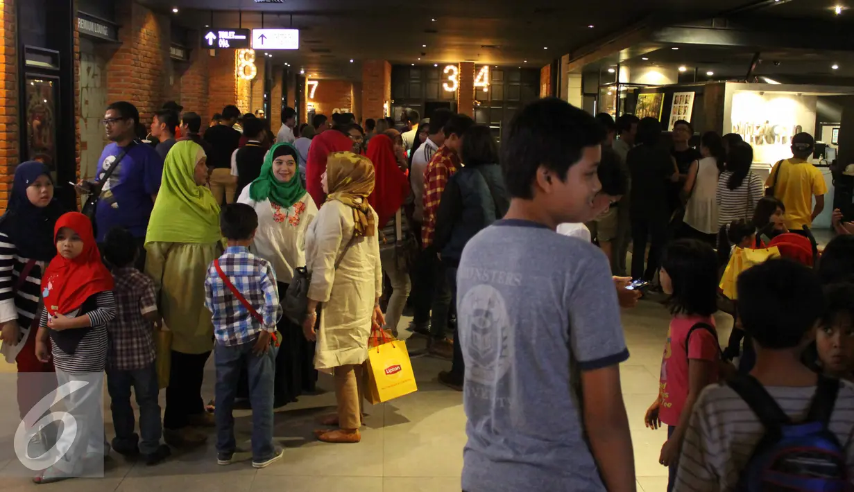 Para Cinemaholic saat bersiap untuk nobar di studio Blitz Megaplex, Jakarta, Sabtu (22/8/2015) Cinemaholic bersama Liputan6.com gelar nonton bareng Inside Out (Liputan6.com/Gempur M Surya)