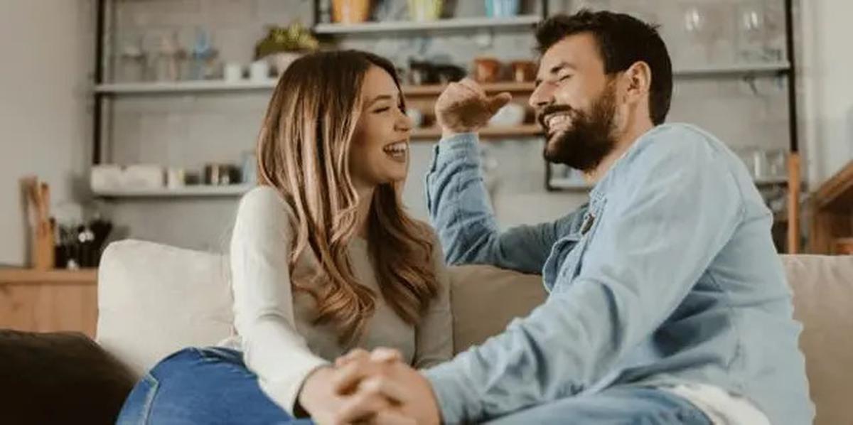 Lima Tanda Seorang Pria Jatuh Cinta Padamu dengan Sikap Menawannya