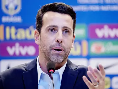 Sosok Edu Gaspar disebut-sebut turut bertanggung jawab atas keterpurukan Arsenal saat ini. Edu Gaspar dinilai gagal total di bursa transfer pemain. Berikut ini daftar rekrutan tak bermutu sang direktur teknik The Gunners ini.