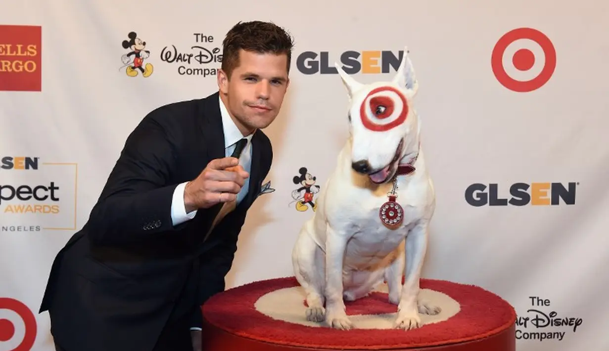 Tahun 2016, aktor Teen Wolf, Charlie Carver mengaku dirinya gay lewat akun Instagramnya. (EMMA MCINTYRE / GETTY IMAGES NORTH AMERICA / AFP)