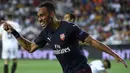 Lima musim memperkuat Arsenal di Liga Inggris sejak tengah musim 2017/2018 hingga tengah musim 2021/2022, Pierre-Emerick Aubameyang mampu mencetak total 92 gol dan 21 assist dari 163 laga di semua ajang kompetisi, termasuk tiga kali hattrick yang masing-masing diciptakannya pada ajang Liga Europa 2018/2019, Liga Inggris 2020/2021 dan Piala Liga 2021/2022. (AFP/Jose Jordan)