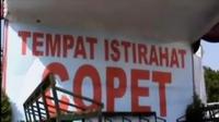 Tempat 'istirahat copet' ini sengaja dibuat di terminal untuk mempertontonkan sang copet agar menimbulkan efek jera.