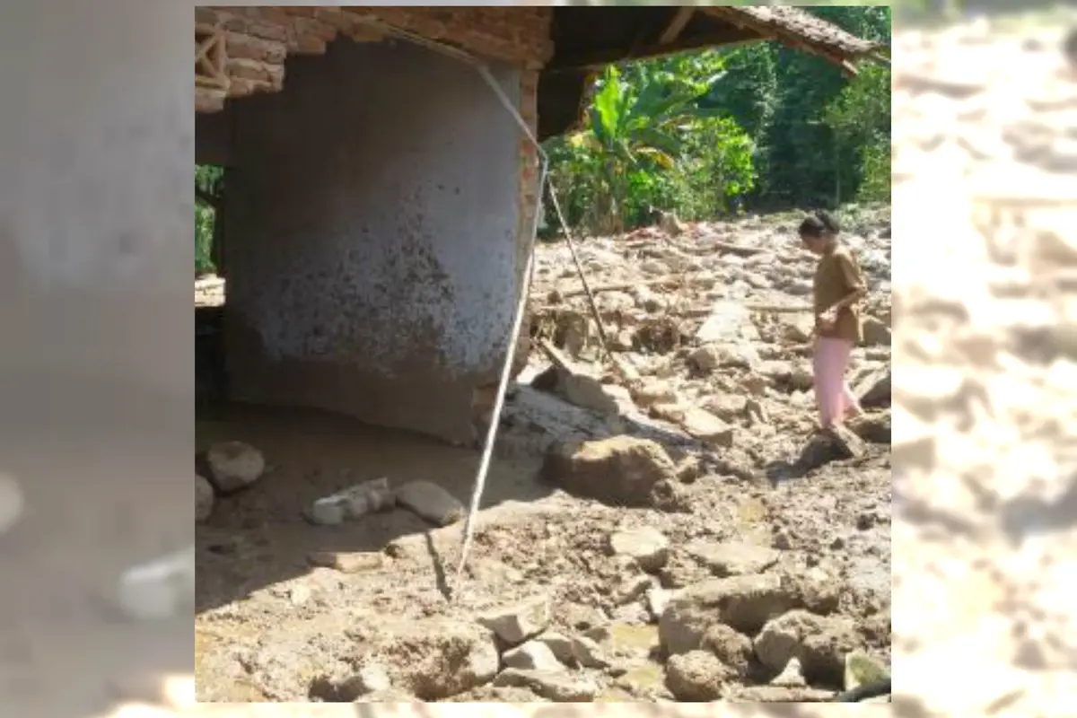 banjir serang