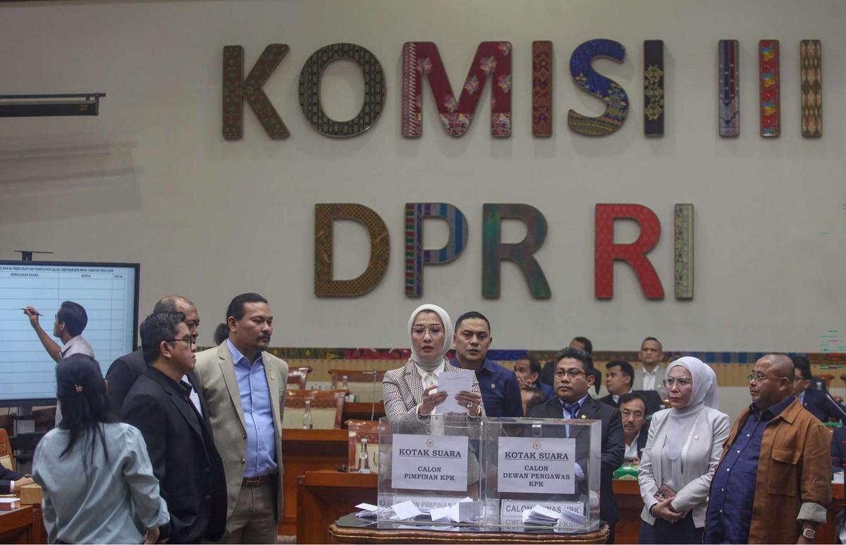 Anggota DPR voting pemilihan dan penetapan Capim KPK