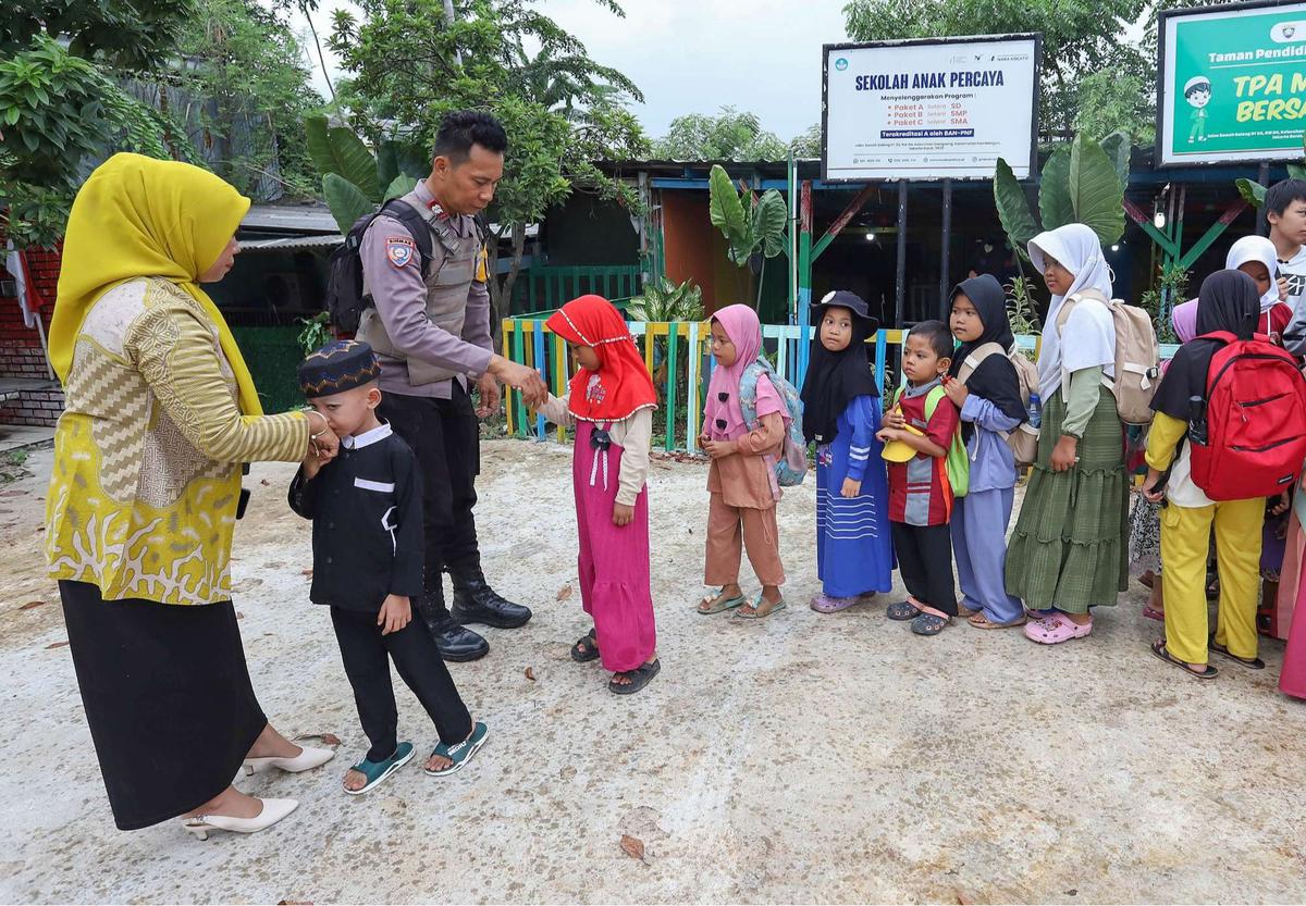 Sosok Aiptu Agus Riyanto, Polisi Inspiratif Dirikan Sekolah Gratis untuk Anak-Anak Pemulung di Sudut Jakarta