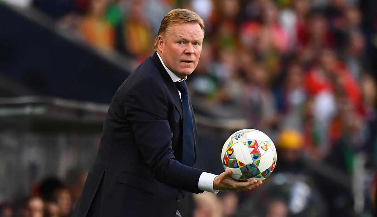 Ronald Koeman resmi sebagai pelatih baru Barcelona menggantikan Quique Setien. Pelatih berusia 57 tahun ini menandatangani kontrak bersama Barcelona dengan durasi dua tahun hingga 30 Juni 2022. (AFP/Gabriel Bouys)