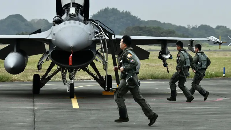 FOTO: Tangkal Ancaman China, Taiwan Kerahkan Jet Tempur F-16V